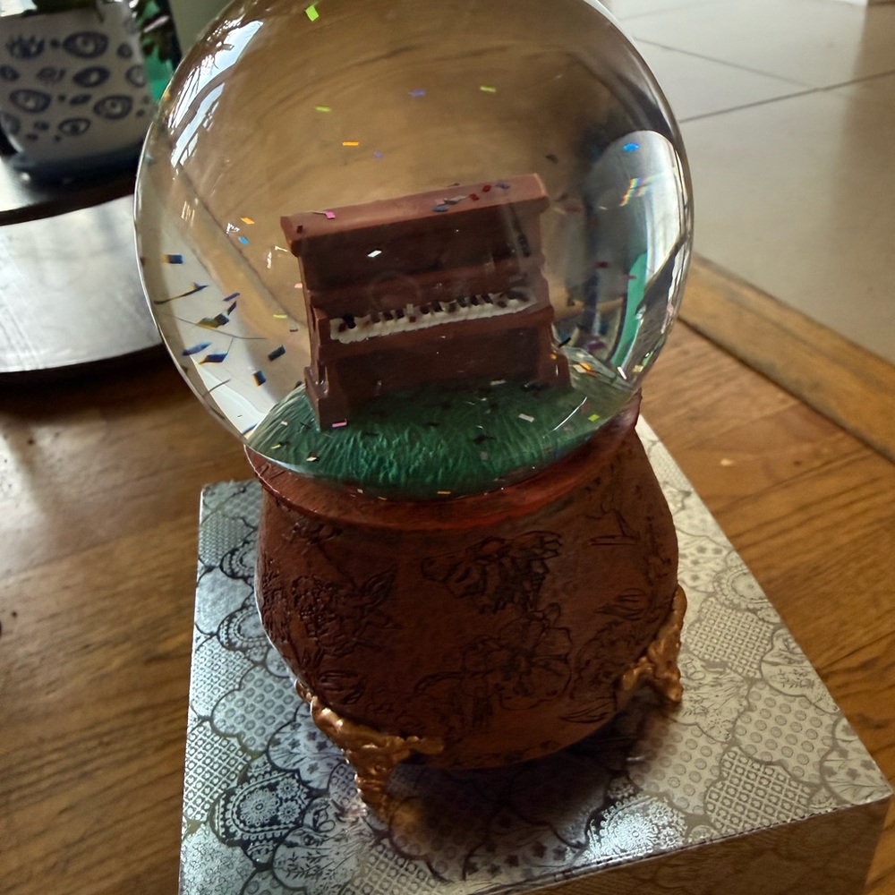 2025 Taylor Swift Musical Piano Snow Globe